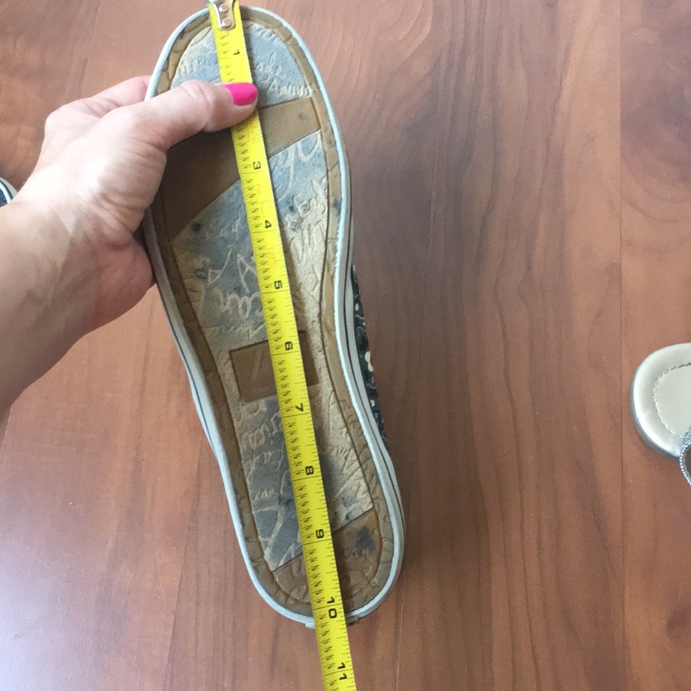 American Eagle flats. Like new. Says Size 8 but possibly size 9 instead? - Picture 6 of 8